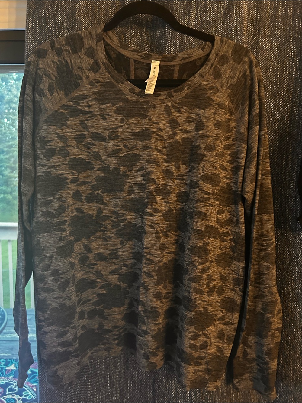 Athleta long sleeve active shirt